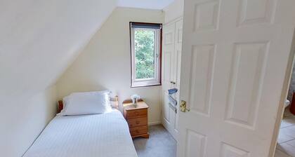 88 Strawberry Hill, Tolroy Manor