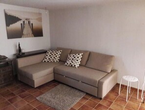 Fernseher, Kamin, DVD-Player