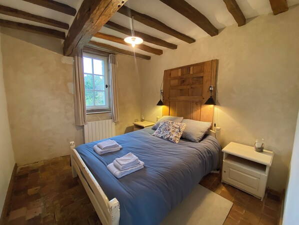 2 makuuhuonetta, silitysrauta/-lauta, ilmainen Wi-Fi, vuodevaatteet