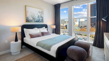 3 bedrooms, desk, iron/ironing board, free WiFi