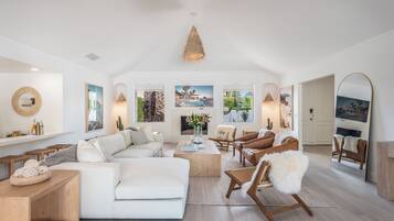 Smart TV, fireplace, table tennis