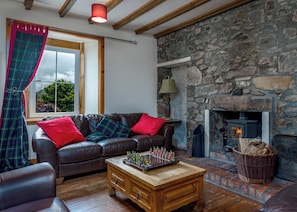 Economy House | Living area - Gulabin Lodge and House (Blairgowrie)