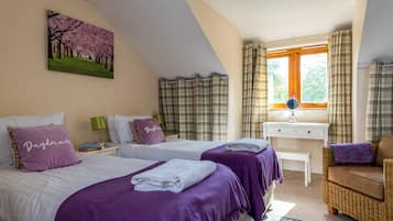 Deluxe House | Individually furnished, bed sheets