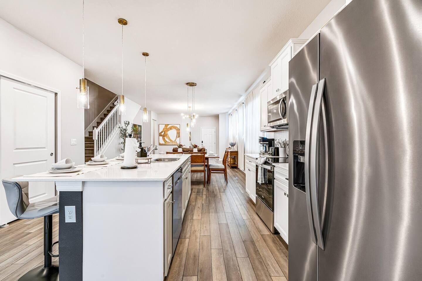 Refrigerador, microondas, horno y parrilla de estufa 