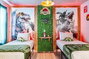 5 bedrooms, iron/ironing board, travel cot, free WiFi - Unwind in Your 5-Bedroom, Private Oasis (Clermont)