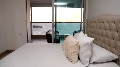 Cozy oceanfront condo in cartagena