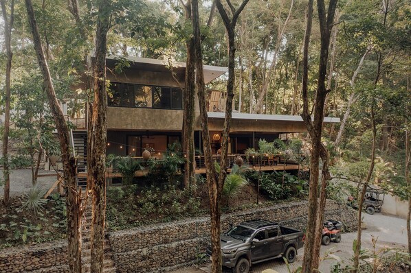 Exterior - Secure and Modern 3-Bedroom Jungle Getaway (Provincia de Puntarenas)