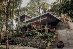 Exterior - Secure and Modern 3-Bedroom Jungle Getaway (Provincia de Puntarenas)