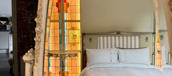 Waterloo Terrace -Historical luxury apartment in heart of Old Town with balcony.