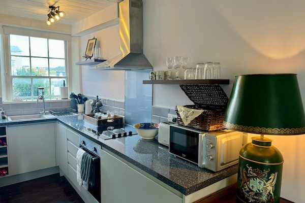 Frigorífic, microones, forn i placa de cuina