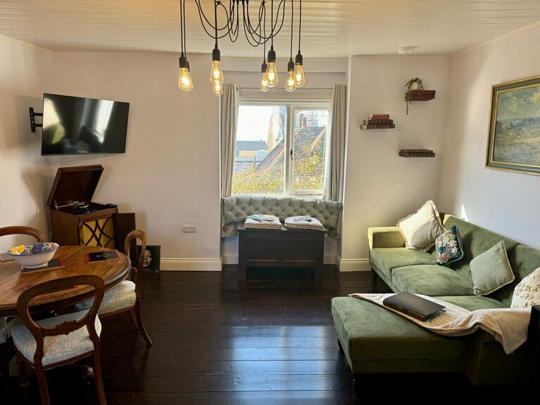 Waterloo Terrace -Historical Luxury Apartment In Heart Of Old Town With Balcony. - Bexhill-on-Sea