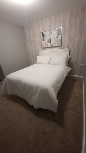 3 bedrooms, iron/ironing board, WiFi, bed sheets - Nook, 3 Bedrooms Apartment (Patchway)