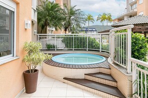 Outdoor spa tub - WI-FI 700MB | Swimming Pool | Barbecue Grill #IA25 (Florianópolis)