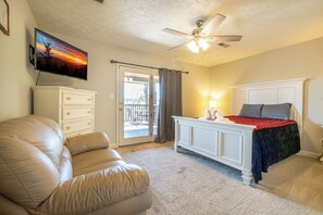 8 bedrooms, desk, free WiFi, bed sheets