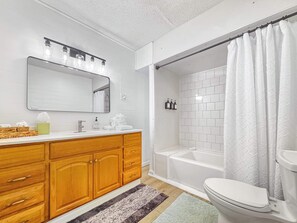 House, Multiple Beds, Kitchen, Beach View (Bungalow by the Beach) | Bathroom