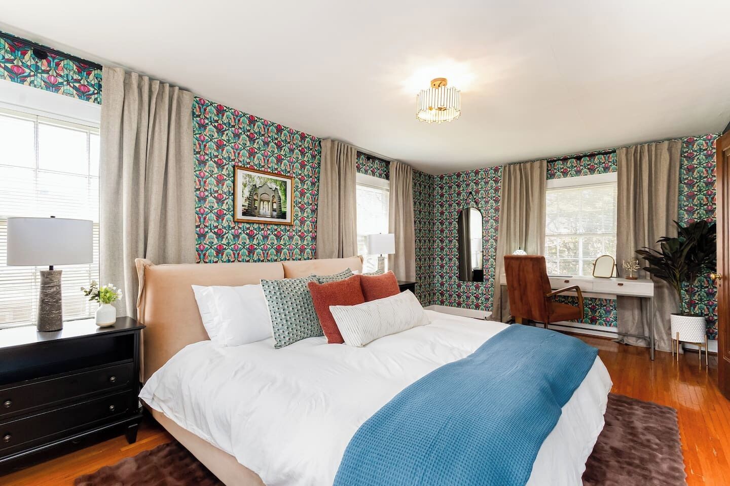 5 多间卧室、办公桌、熨斗/熨衣板、旅行婴儿床