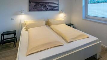 2 Schlafzimmer, individuell eingerichtet