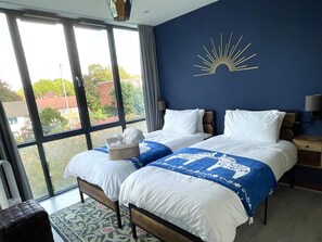 2 bedrooms, iron/ironing board, travel cot, WiFi - The Urban Green! Cosy luxury apartment in Chiswick

 (London)