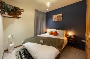 2 bedrooms, iron/ironing board, travel cot, WiFi