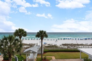 On the beach - Updated 2BR gulf-front condo, balcony, shorter stays welcome & summer ready! (DESTIN)
