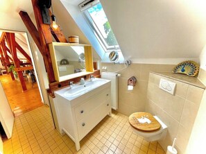 Shower, hair dryer, towels, soap - Historic retro loft near Potsdam, Garten+Seenah (Schwielowsee)