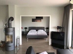 3 bedrooms, individually furnished, iron/ironing board - "apartment Eldeufer" (Plau am See)