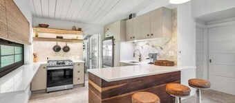 Brand new 2 bed/2 bath tropical retreat -BIG yard