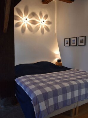 1 bedroom, individually furnished