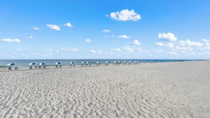 On the beach - Seaside Beach & Racquet Club 5214 (Orange Beach)