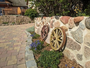 Exterior - Fairytale Garden Fisherman and his Wife (Putbus)