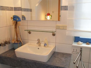 Bathroom - Fairytale Garden Fisherman and his Wife (Putbus)