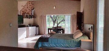 Comfort Cabin, Park View | Down comforters, in-room safe, blackout drapes, free WiFi
