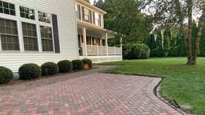 A brick pathway leading to a house with a porch. - Spacious 5bdrm home- saltwater pool, WiFi, AC, private beach parking pass (Westerly)