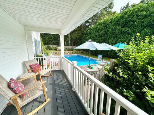 Spacious 5bdrm home- saltwater pool, WiFi, AC, parking pass to nearby town beach