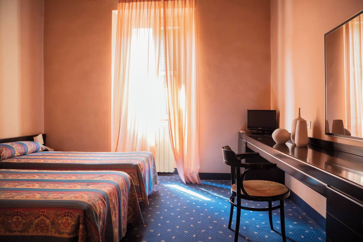 WiFi (free), bed sheets