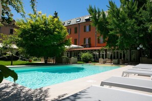 Exterior - Hotel Milano Pool & Garden (Godiasco)