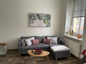 Living area - Garden View of Weisdin Castle (Blumenholz)