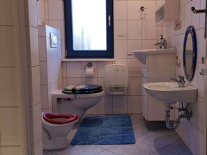 House | Bathroom - Fairy Tale Garden Hansel & Gretel (Putbus)