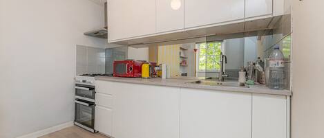 Refrigerador, microondas, horno, lavavajillas