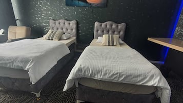 Comfort Room | 1 bedroom, minibar, desk, laptop workspace