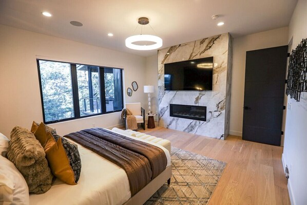 5 bedrooms, desk, iron/ironing board, free WiFi