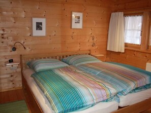 Hus | 2 soverom, individuelt innredet, strykejern/-brett og sengetøy