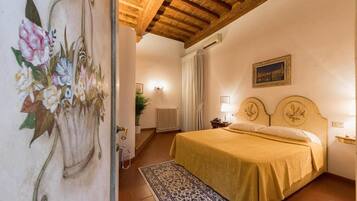 Large Room | Hochwertige Bettwaren, Zimmersafe, individuell dekoriert