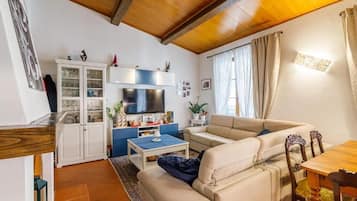 1 Bedroom Apartment w Terrace - Duplex | Sala de estar | Smart TV y servicios de streaming