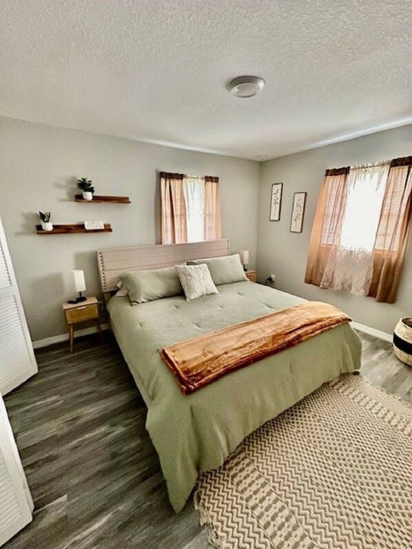 2 bedrooms, iron/ironing board, WiFi, bed sheets