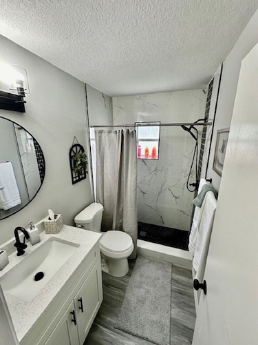 Charming 2-bedroom remodel house in welcoming St. Cloud with WiFi, AC