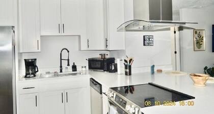 Charming 2-bedroom remodel house in welcoming St. Cloud with WiFi, AC
