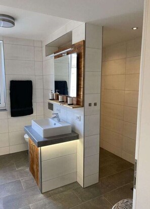 House | Bathroom