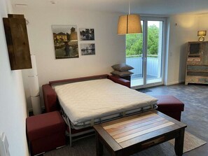 House | 2 bedrooms, individually furnished, iron/ironing board