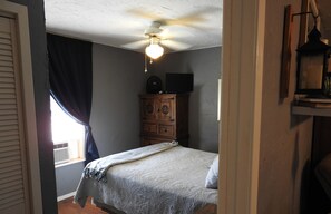 2 bedrooms, iron/ironing board, travel cot, free WiFi
